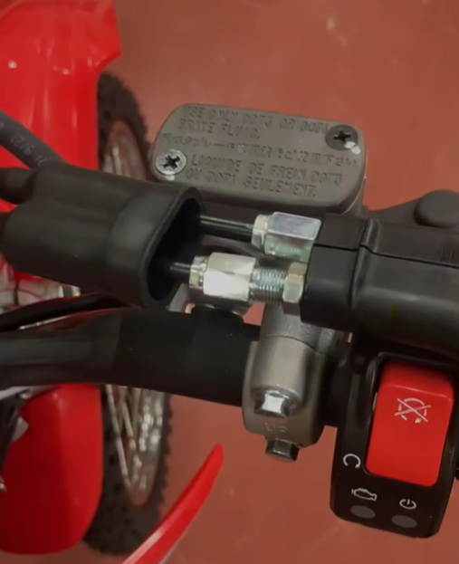 V2 ロックオングリップ スロットルカム　スタッフレビュー製品写真