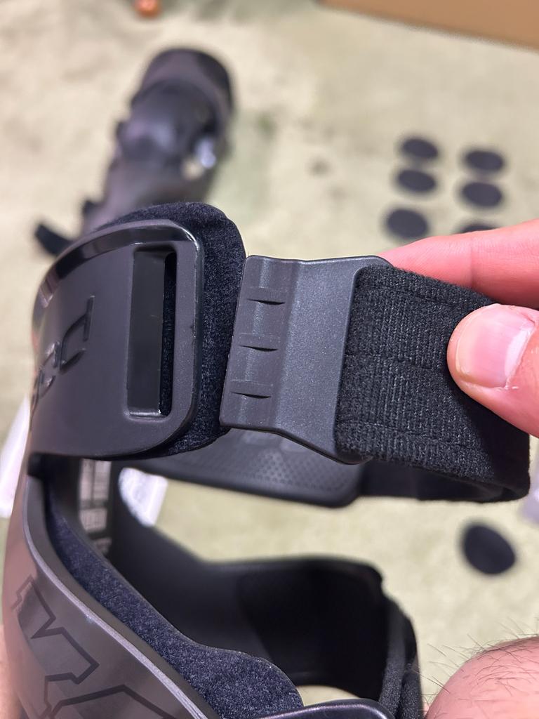 POD MX POD K4 2.0 ニーブレース ブラック 左右セット