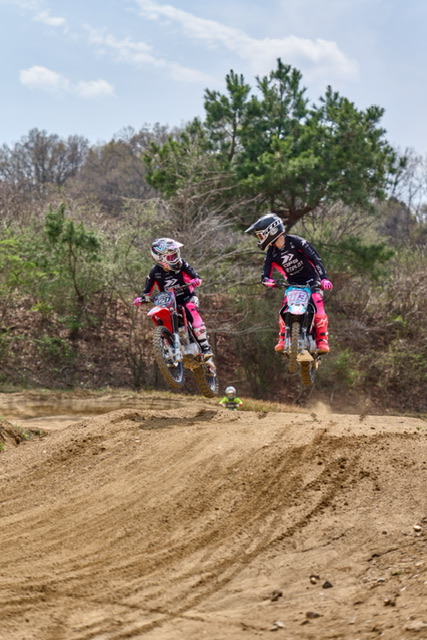 ソリッドグローブ ネオンピンク　ライダーレビュー製品写真