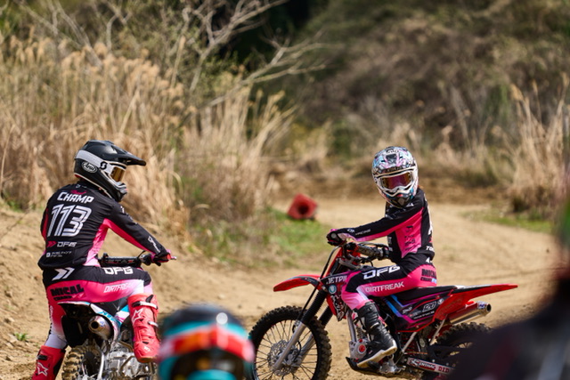 ワークスパンツ CHAMP ブラック/ピンク　ライダーレビュー製品写真